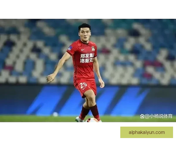 K联赛转会市场热闹非凡，多家球队争抢顶级球员竞争力提升