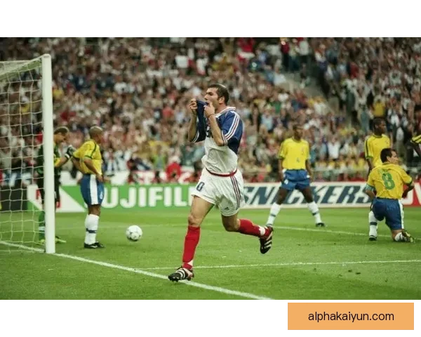 齐达内欧洲杯表现回顾：核心发挥与赛事影响力分析